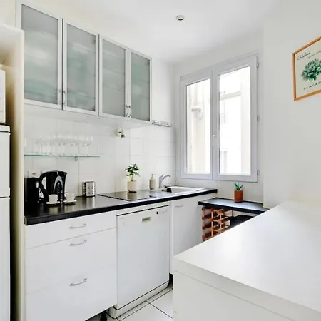 Elegant Parisian Flat - Monceau