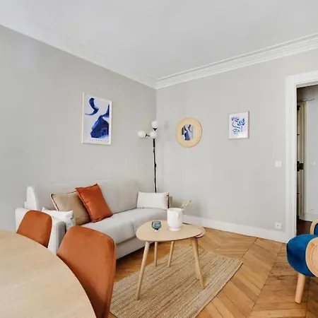 Elegant Parisian Flat - Monceau דירה *