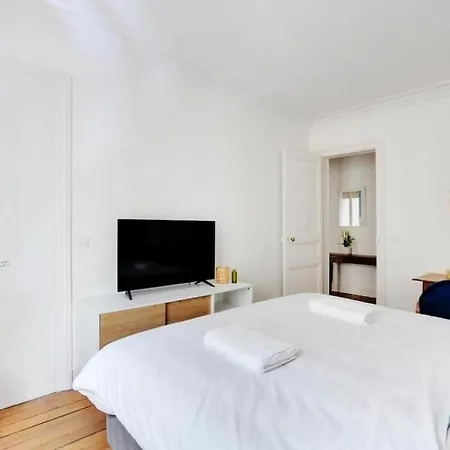Elegant Parisian Flat - Monceau