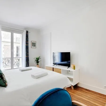 Elegant Parisian Flat - Monceau דירה *